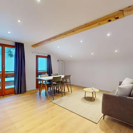 Appartement In Les With Storage